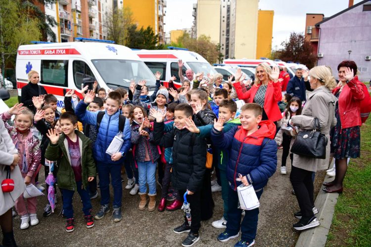 UČENICI OŠ “IVO ANDRIĆ“ POSJETILI SLUŽBU HITNE MEDICINSKE POMOĆI POVODOM OBILJEŽAVANJA SVJETSKOG DANA ZDRAVLJA