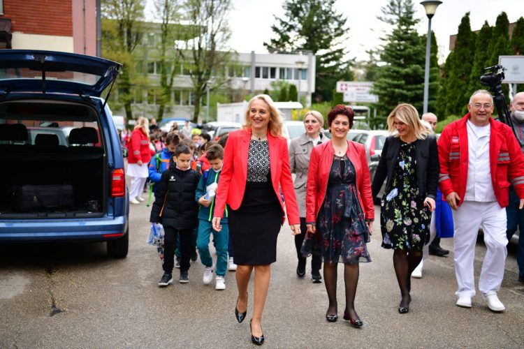UČENICI OŠ “IVO ANDRIĆ“ POSJETILI SLUŽBU HITNE MEDICINSKE POMOĆI POVODOM OBILJEŽAVANJA SVJETSKOG DANA ZDRAVLJA