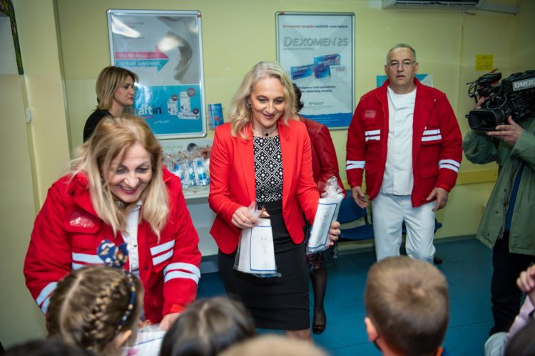 UČENICI OŠ “IVO ANDRIĆ“ POSJETILI SLUŽBU HITNE MEDICINSKE POMOĆI POVODOM OBILJEŽAVANJA SVJETSKOG DANA ZDRAVLJA