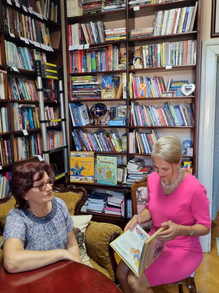 DIREKTORICA NAŠE USTANOVE POSJETILA BIBLIOTEKU “SESTRE GAJIĆ”