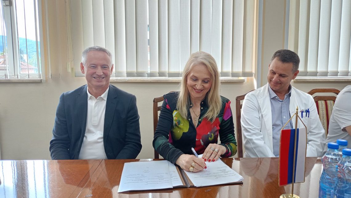 Dom zdravlja Banja Luka bogatiji za još jedno sanitetsko vozilo zahvaljujući donaciji Udruženja Banjalučana u Švajcarskoj