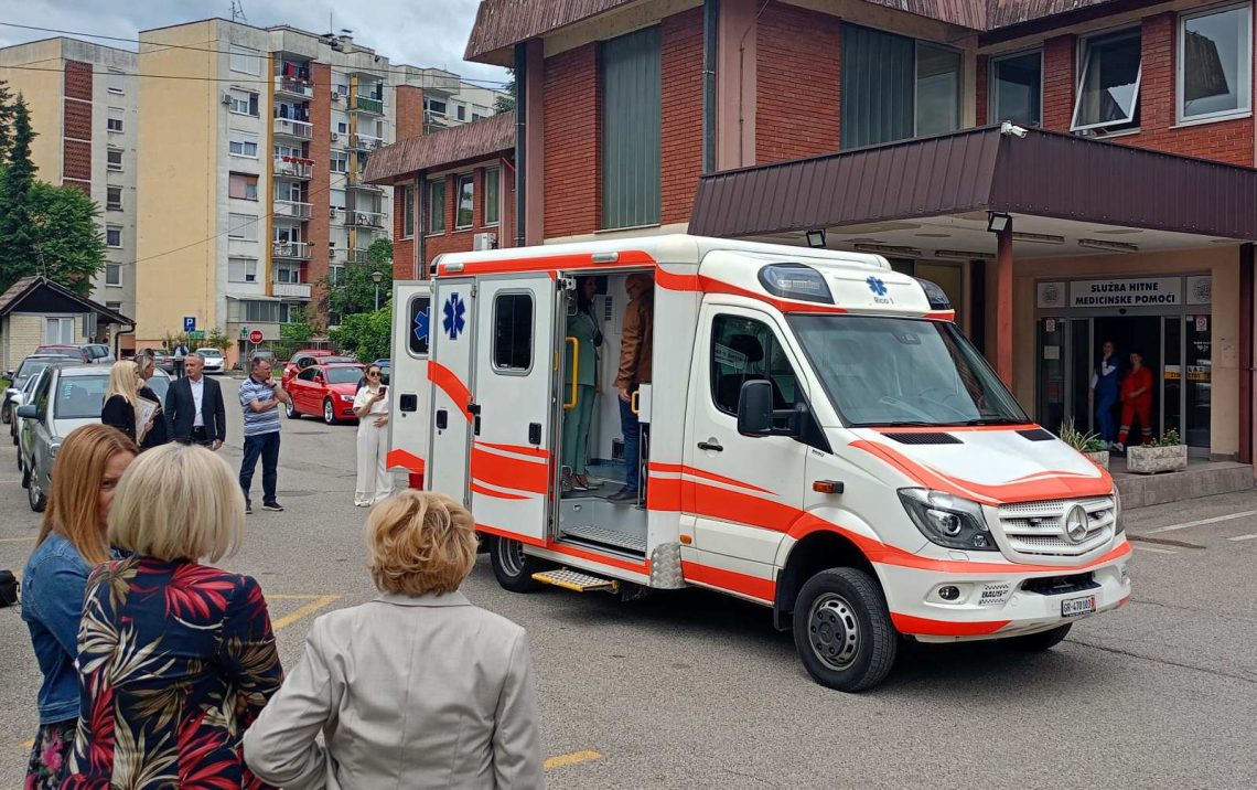 Dom zdravlja Banja Luka bogatiji za još jedno sanitetsko vozilo zahvaljujući donaciji Udruženja Banjalučana u Švajcarskoj