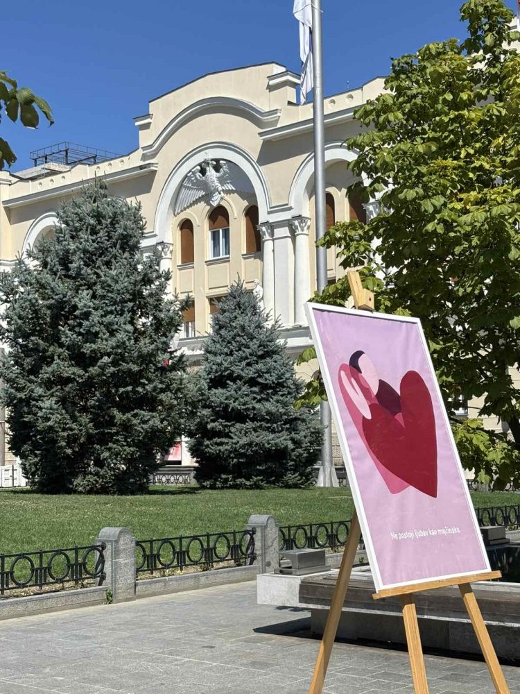 Umjetnost u službi zdravlja – Izložba plakata u Gospodskoj ulici privukla pažnju građana