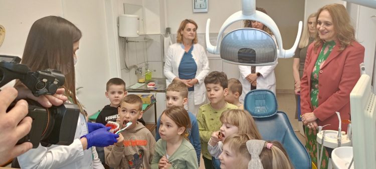 Mališani iz vrtića „Naša djeca“ u posjeti Službi za stomatološku zdravstvenu zaštitu