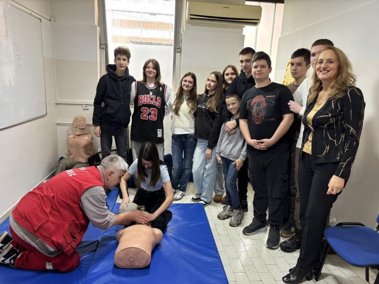 “Prva minuta je najvažnija“: Učenici OŠ „Jovan Cvijić“ u posjeti Službi hitne medicinske pomoći