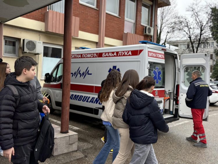 “Prva minuta je najvažnija“: Učenici OŠ „Jovan Cvijić“ u posjeti Službi hitne medicinske pomoći