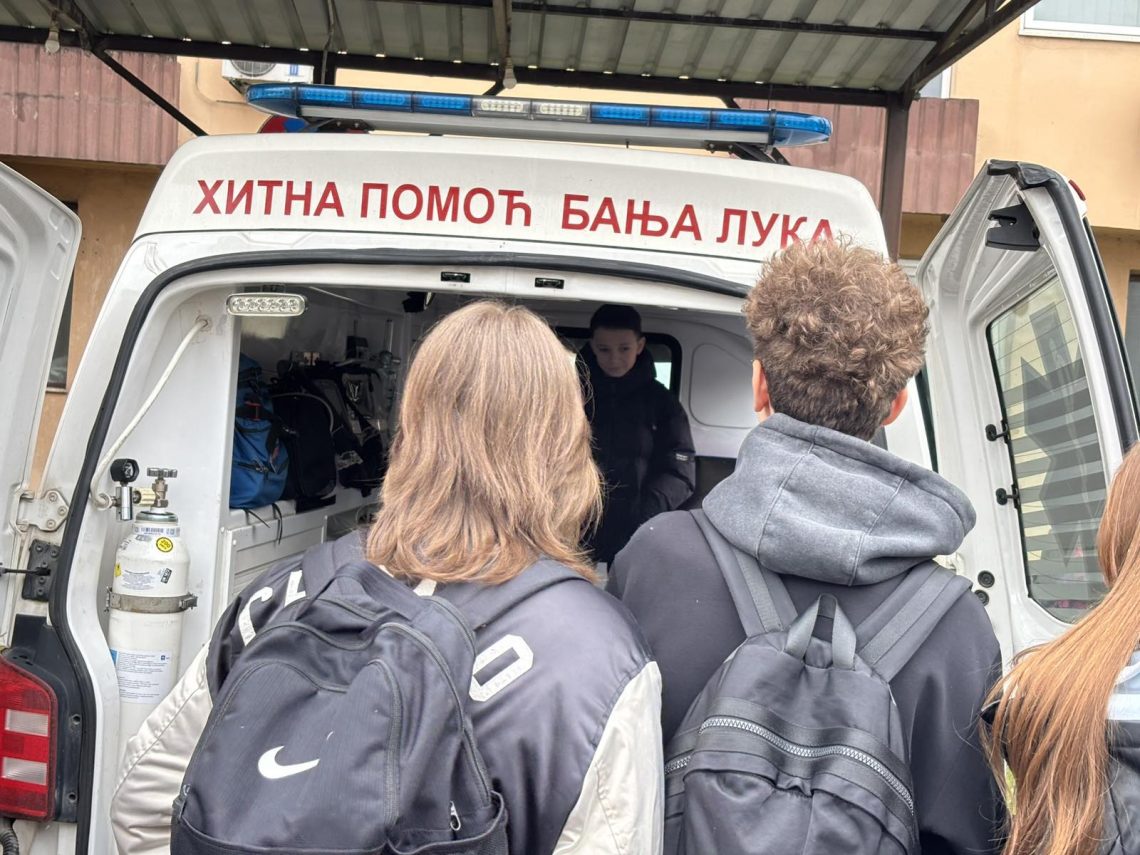 “Prva minuta je najvažnija“: Učenici OŠ „Jovan Cvijić“ u posjeti Službi hitne medicinske pomoći