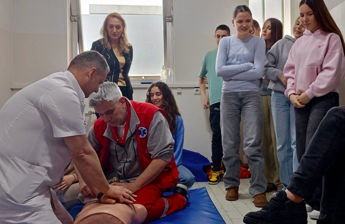 “Prva minuta je najvažnija“: Učenici OŠ „Jovan Cvijić“ u posjeti Službi hitne medicinske pomoći