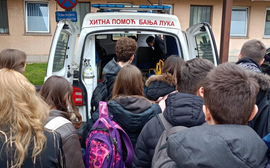 “Prva minuta je najvažnija“: Učenici OŠ „Jovan Cvijić“ u posjeti Službi hitne medicinske pomoći
