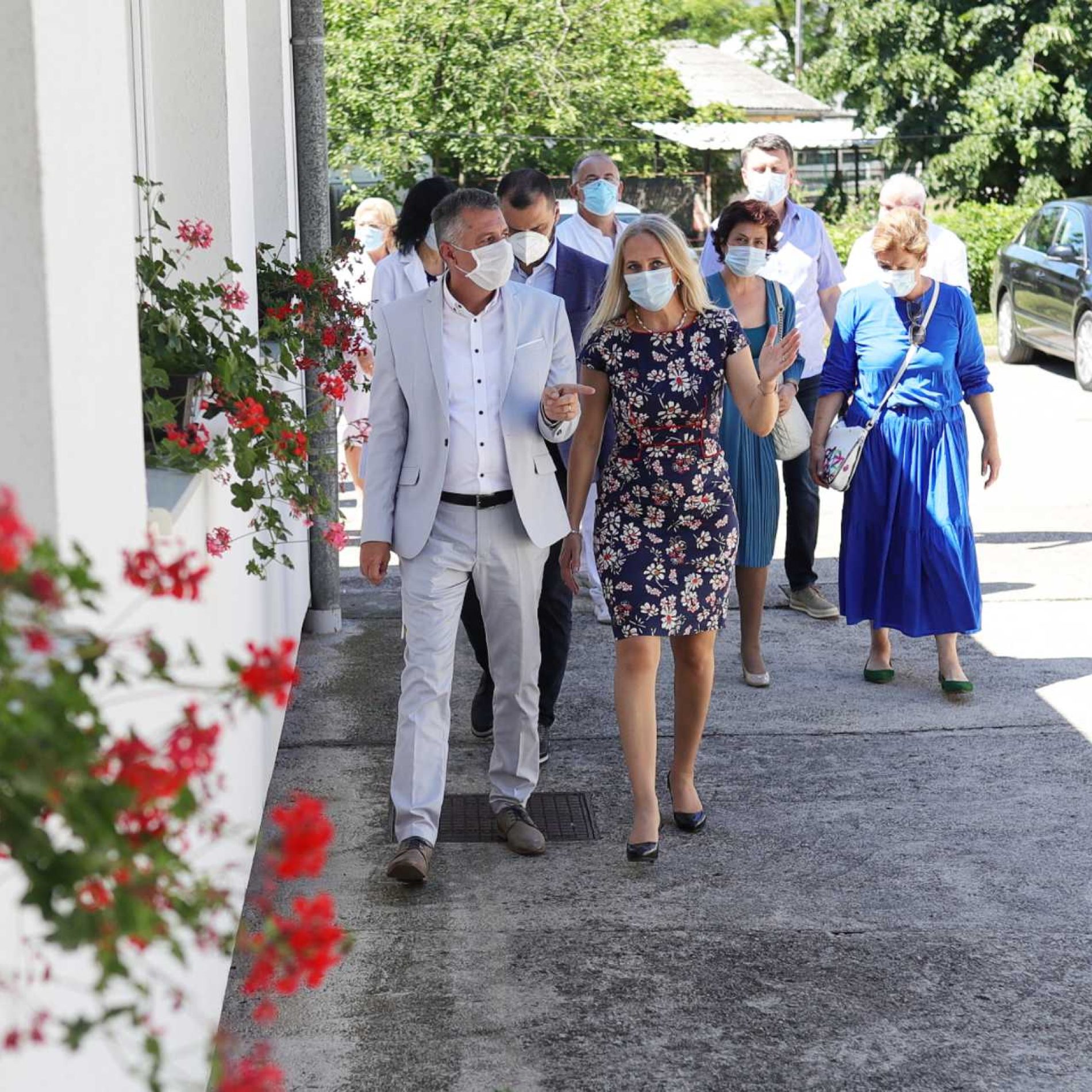 IMG-25b432ea484549529de2506da671ecf1-V